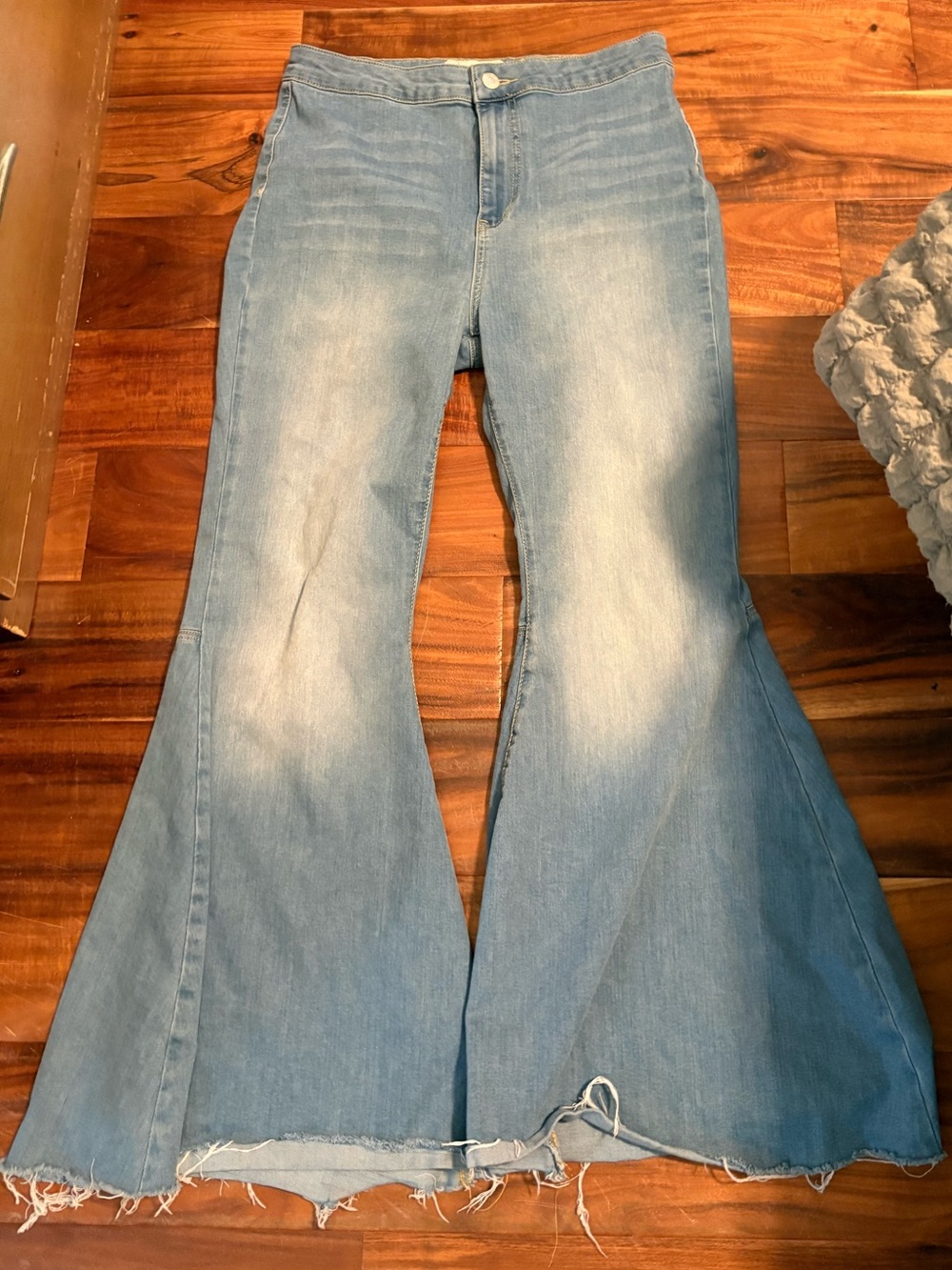 Flying Monkey High Rise Flare Jeans Raw Hem Light Stretch Women’s 30R (1338)